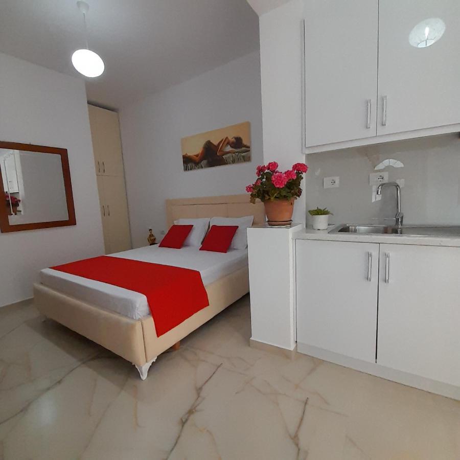 Denni’s Home Sarandë Eksteriør billede