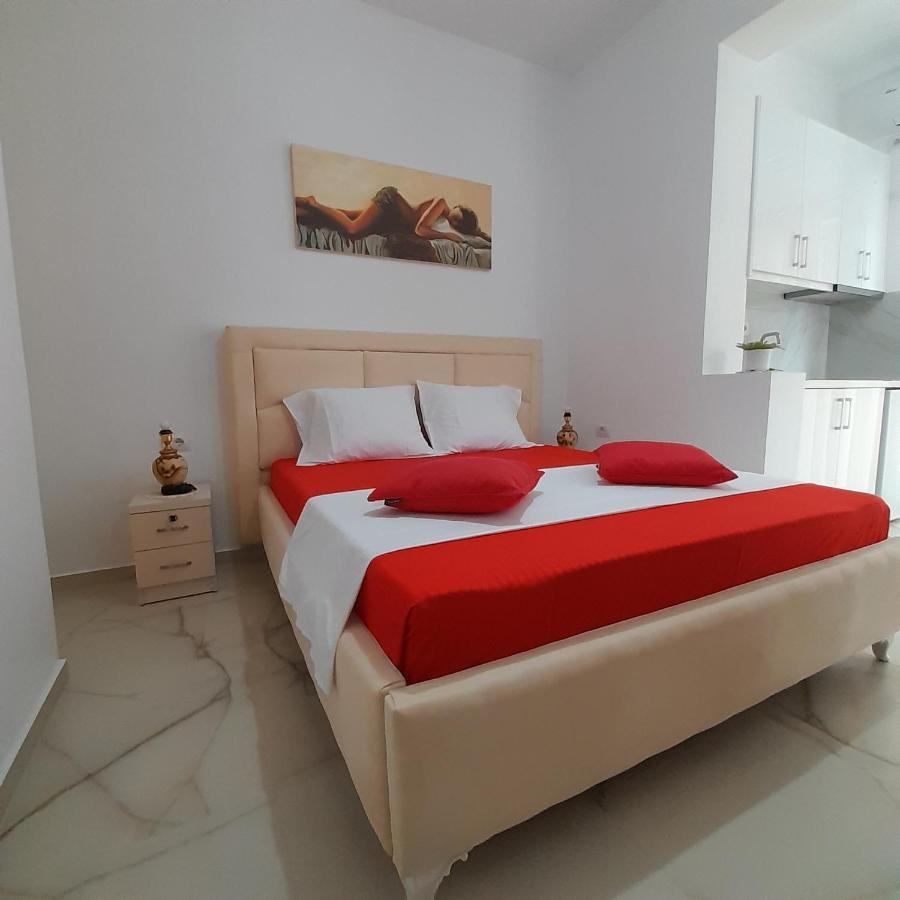 Denni’s Home Sarandë Eksteriør billede