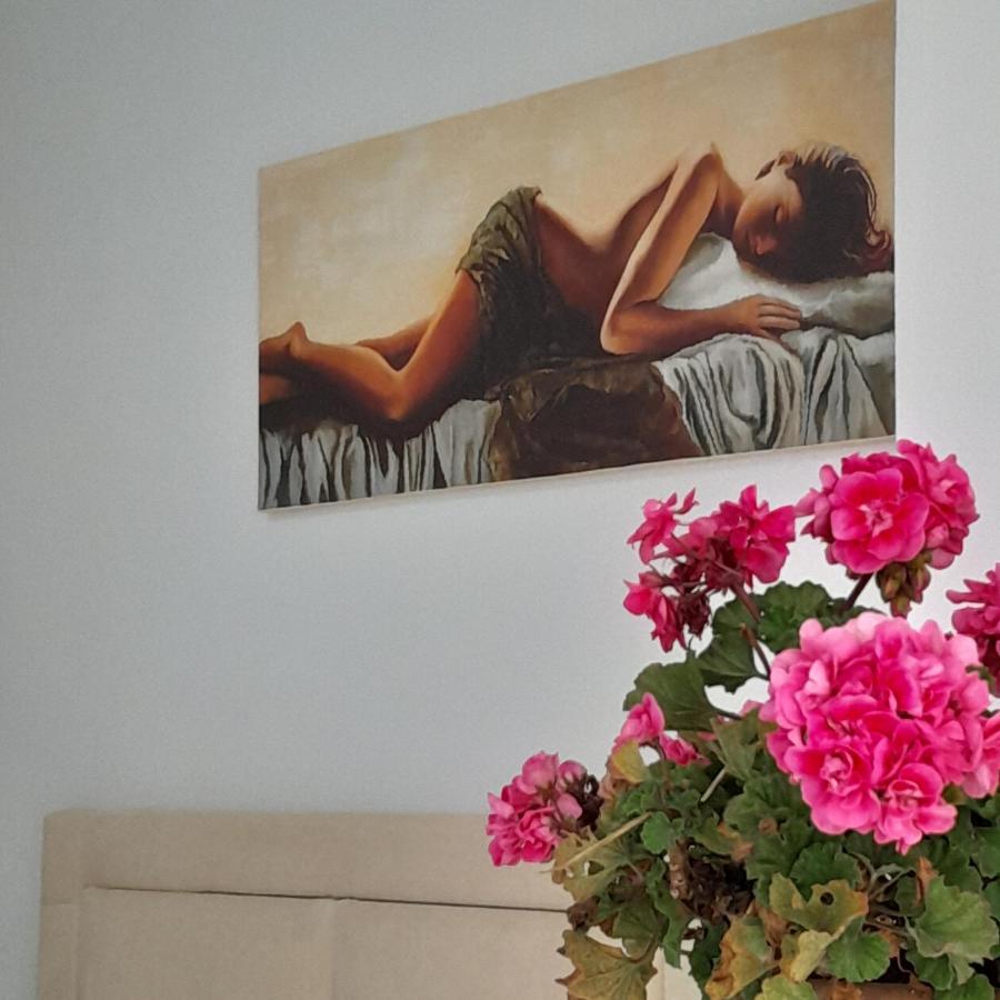 Denni’s Home Sarandë Eksteriør billede