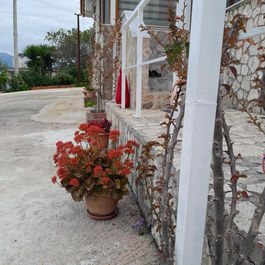 Denni’s Home Sarandë Eksteriør billede