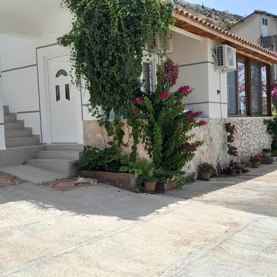 Denni’s Home Sarandë Eksteriør billede
