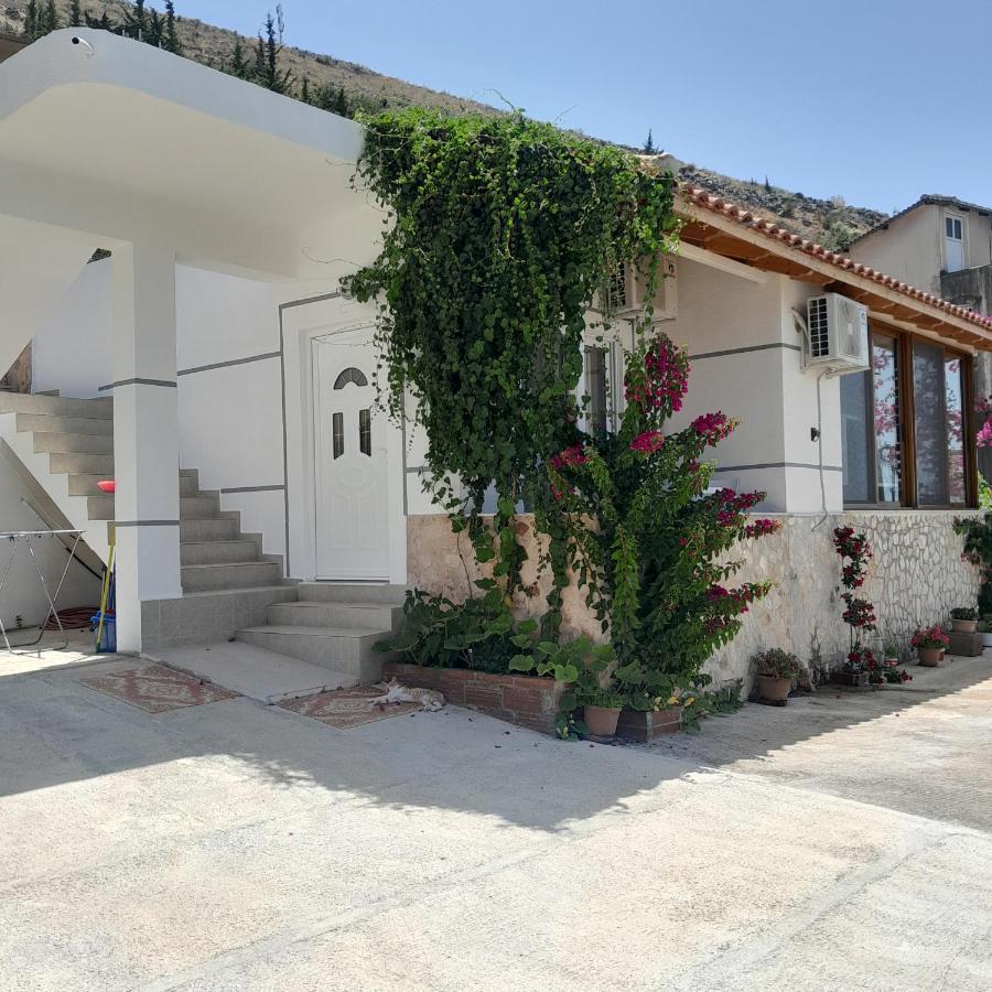Denni’s Home Sarandë Eksteriør billede