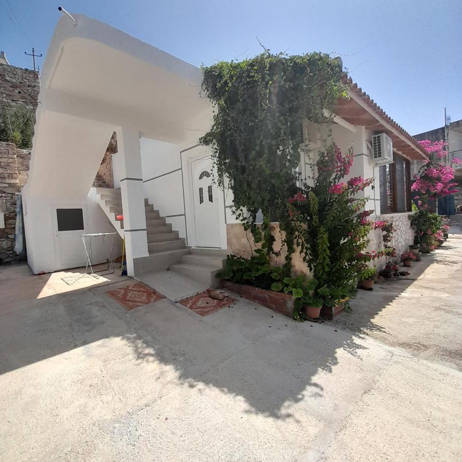 Denni’s Home Sarandë Eksteriør billede
