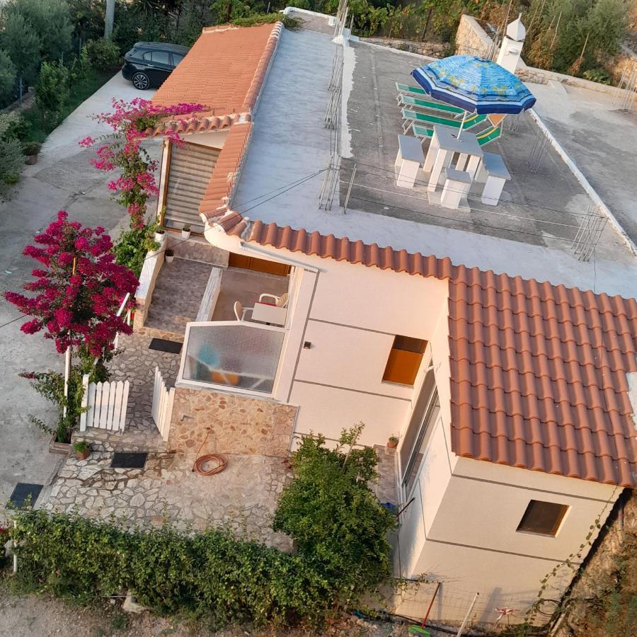 Denni’s Home Sarandë Eksteriør billede