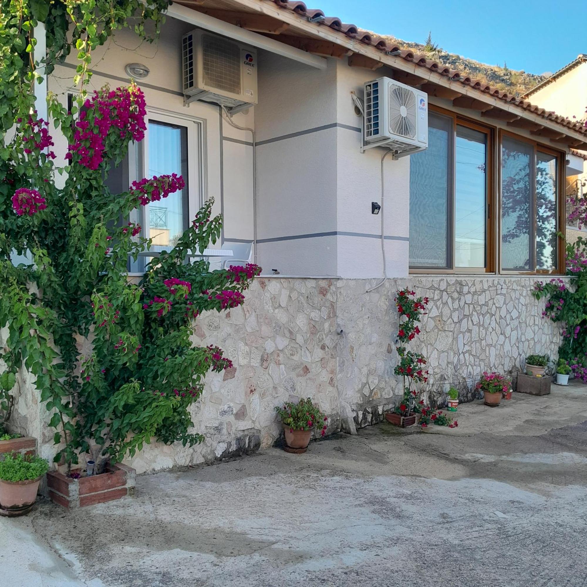 Denni’s Home Sarandë Eksteriør billede