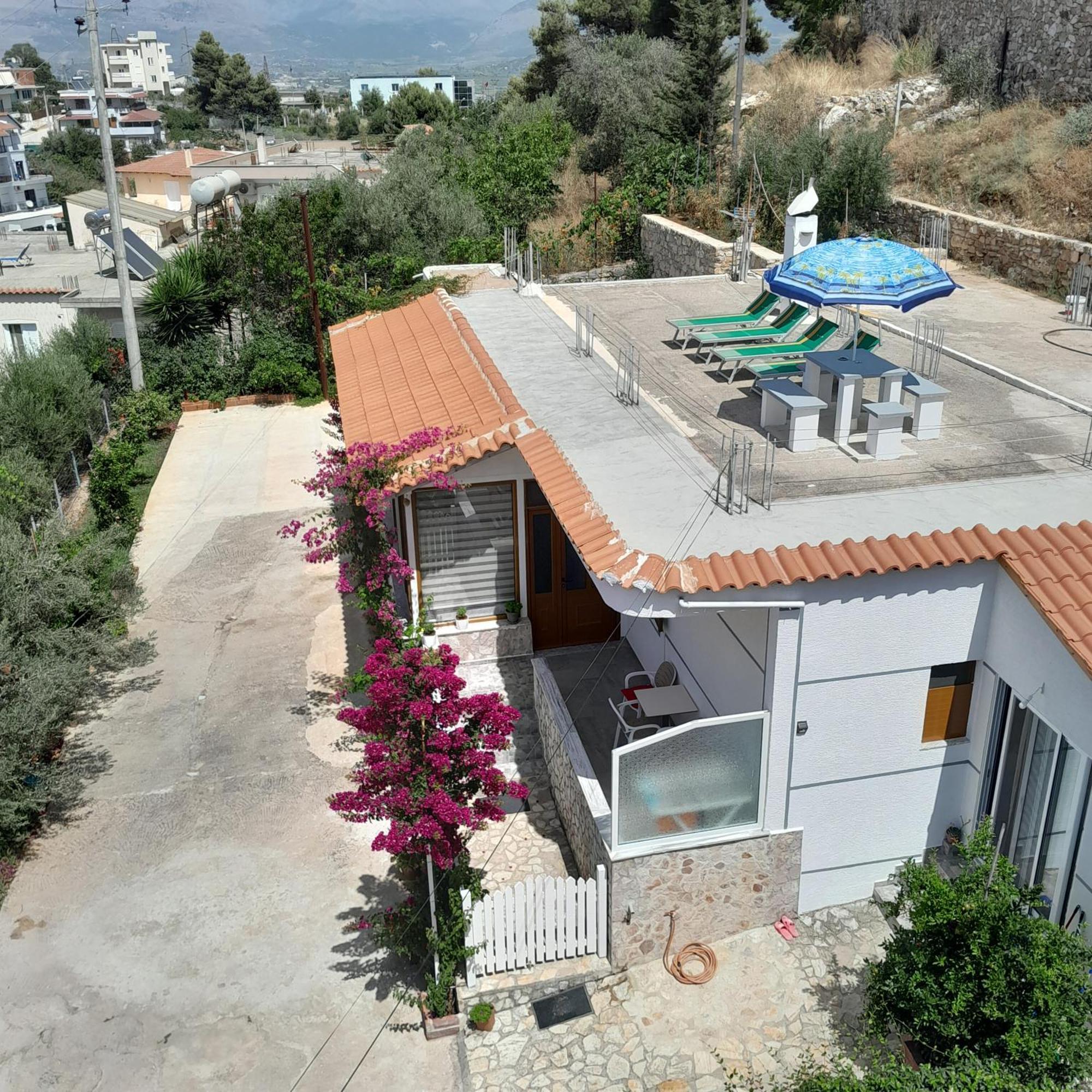 Denni’s Home Sarandë Værelse billede